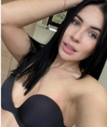 У меня нежные руки, золотой тембр голоса и горячее тело, жаждущее наслаждения. Я создам вокруг тебя атмосферу роскоши и сладкого наслаждения. Постоянно обучаюсь новым техникам массажа и с радостью поделюсь ими с тобой. Мои клиенты охают от моих услуг! Оставь все сомнения и позвони мне, чтобы испытать настоящую страсть и насладиться безумной ночью. 🌟💕 12070, 25 лет